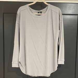 Bobeau Light Gray Long Sleeve Top